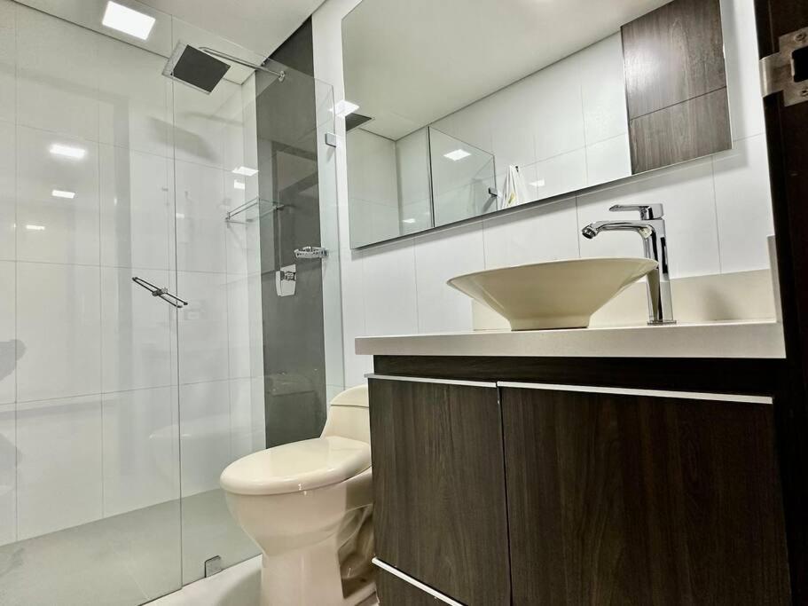 702 Beautiful and spacious apartment in El Poblado