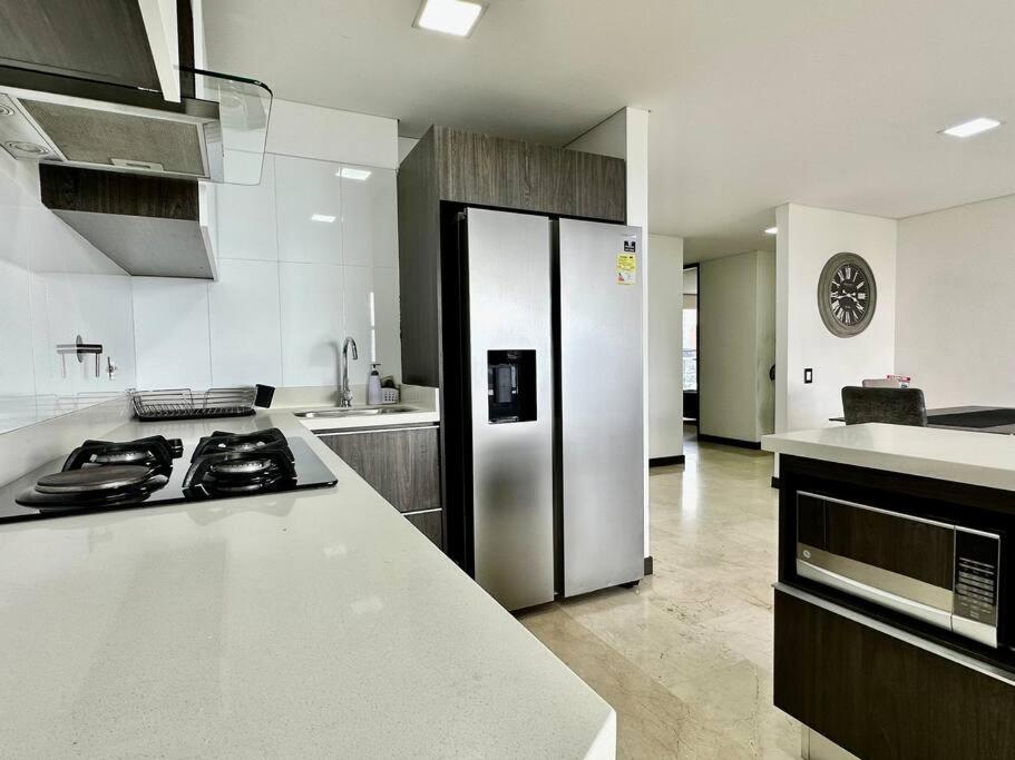 702 Beautiful and spacious apartment in El Poblado