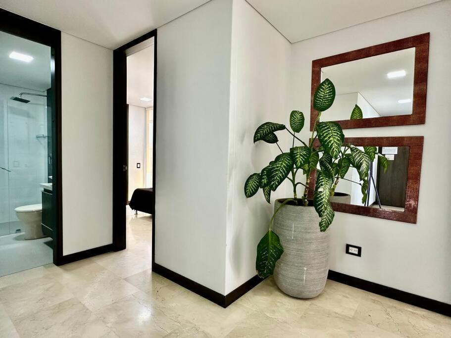 702 Beautiful and spacious apartment in El Poblado