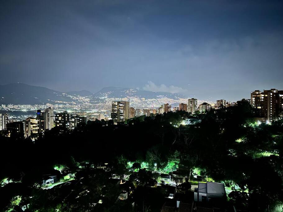 702 Beautiful and spacious apartment in El Poblado