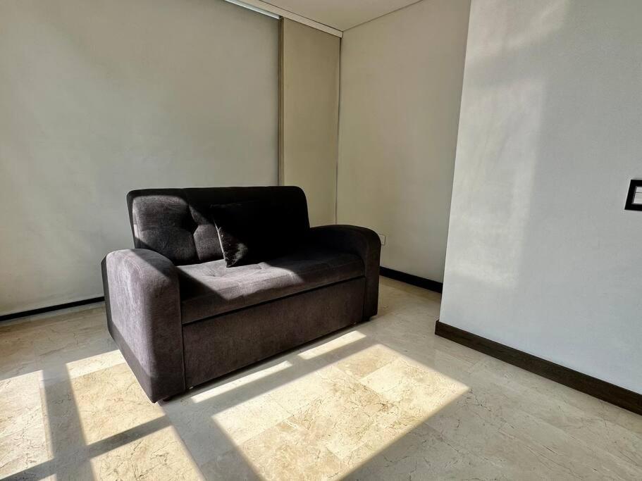 702 Beautiful and spacious apartment in El Poblado