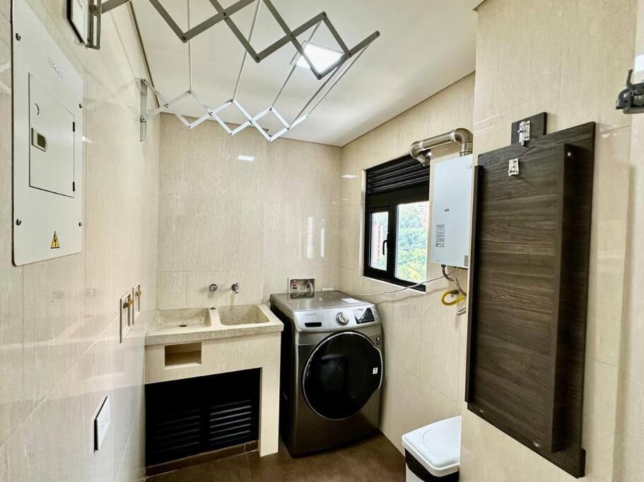 702 Beautiful and spacious apartment in El Poblado