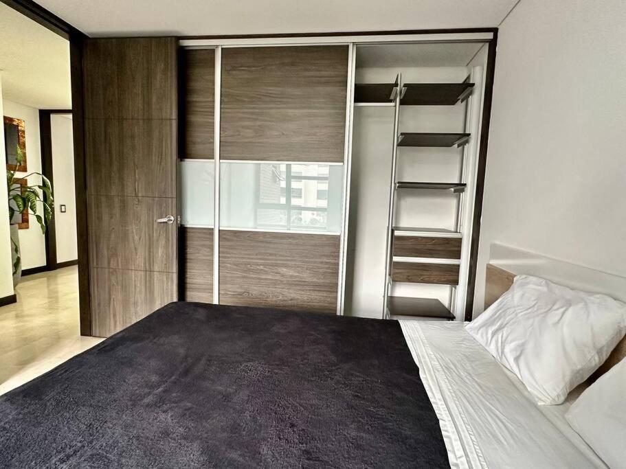 702 Beautiful and spacious apartment in El Poblado