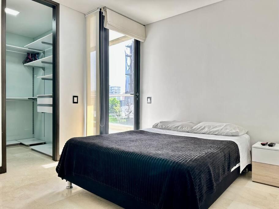 702 Beautiful and spacious apartment in El Poblado
