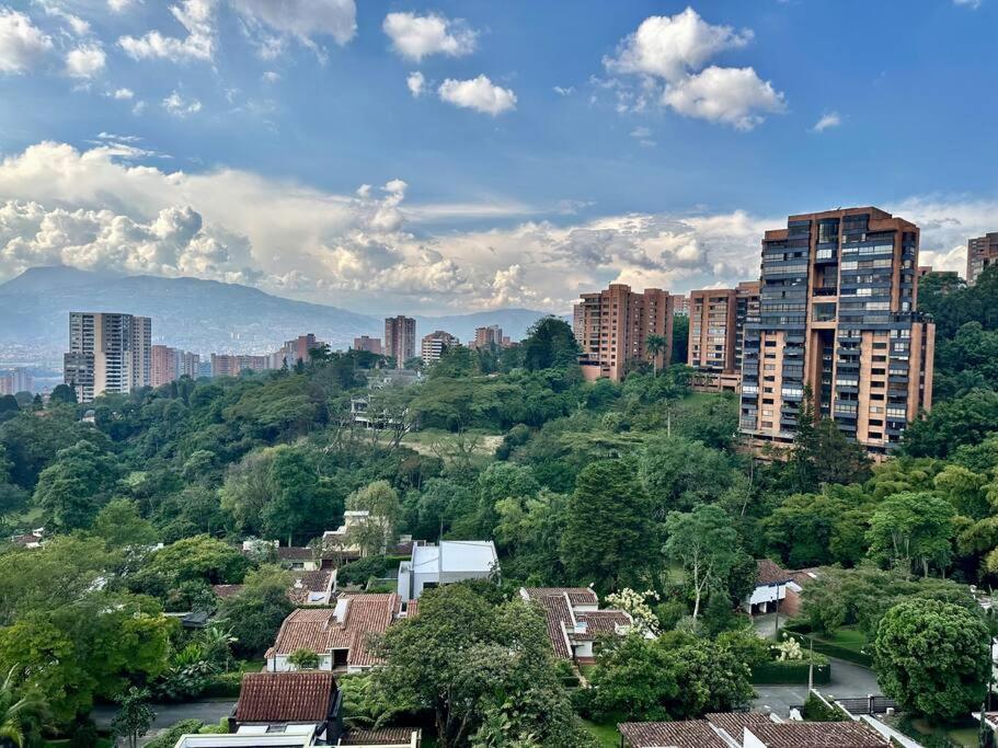 702 Beautiful and spacious apartment in El Poblado