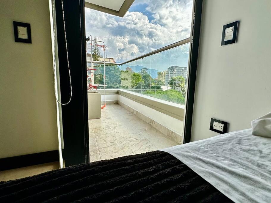 702 Beautiful and spacious apartment in El Poblado
