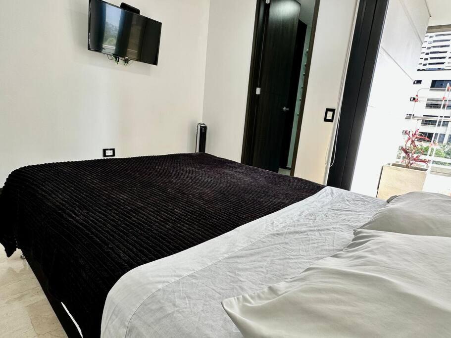 702 Beautiful and spacious apartment in El Poblado
