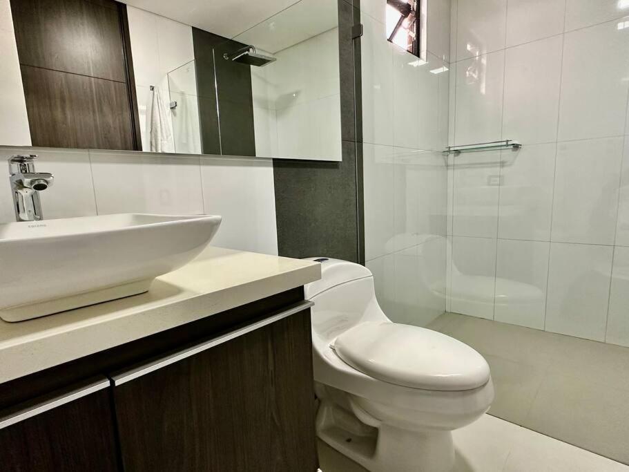 702 Beautiful and spacious apartment in El Poblado