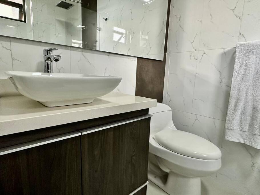 702 Beautiful and spacious apartment in El Poblado