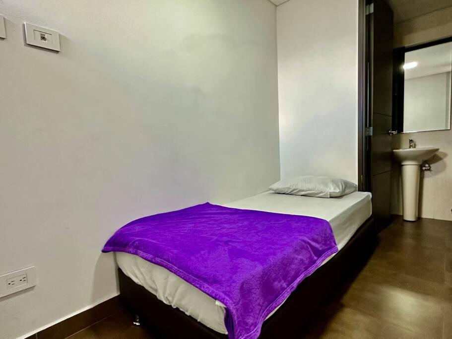 702 Beautiful and spacious apartment in El Poblado