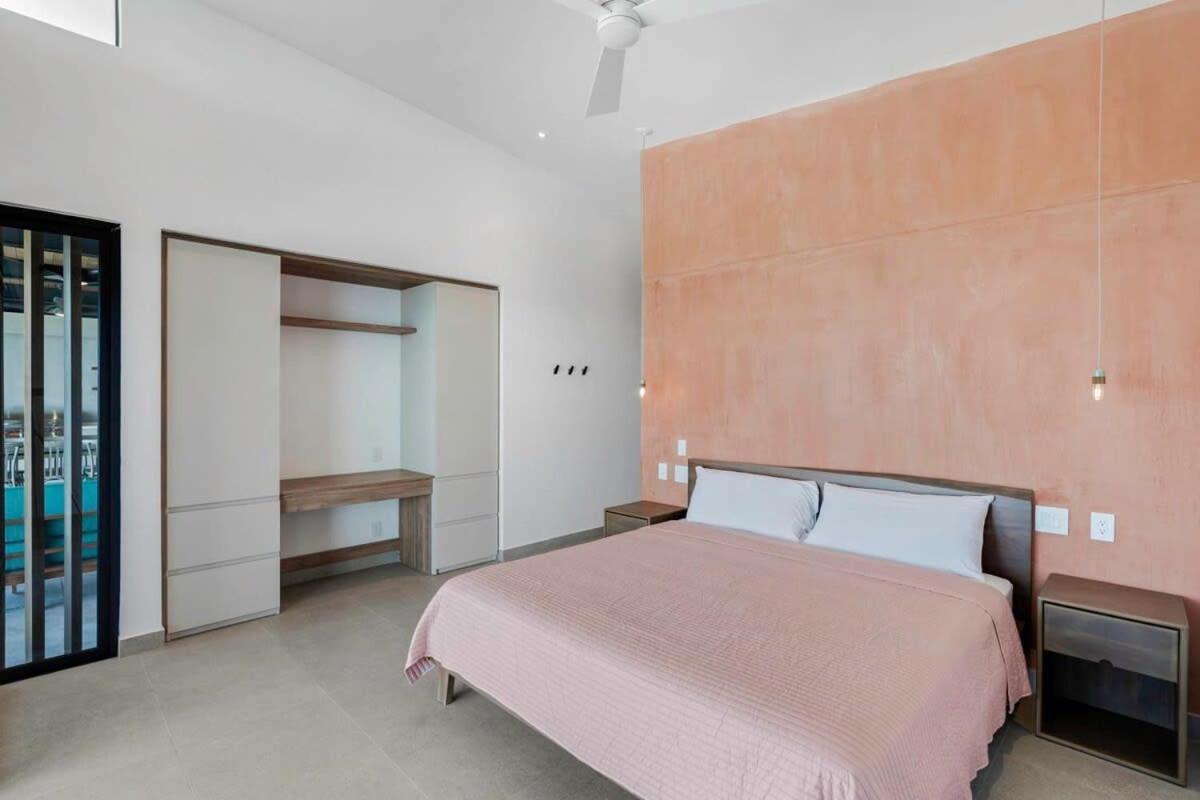 Luxurious Ultramodern Property with Private Suites, Infinity Pool, and Sweeping Ocean and Mountain Views