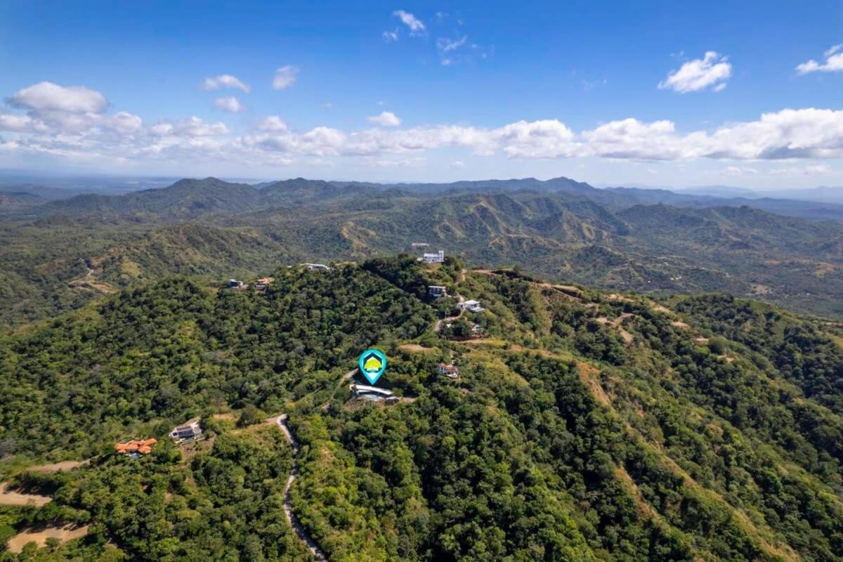 Luxurious Ultramodern Property with Private Suites, Infinity Pool, and Sweeping Ocean and Mountain Views