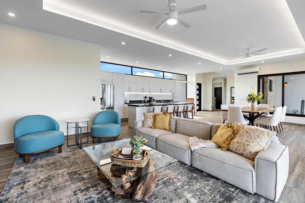 Mountaintop 4-Bedroom with Pool Huge Views