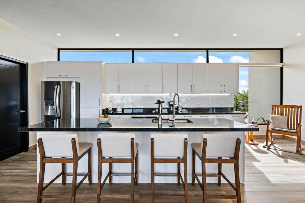 Mountaintop 4-Bedroom with Pool Huge Views