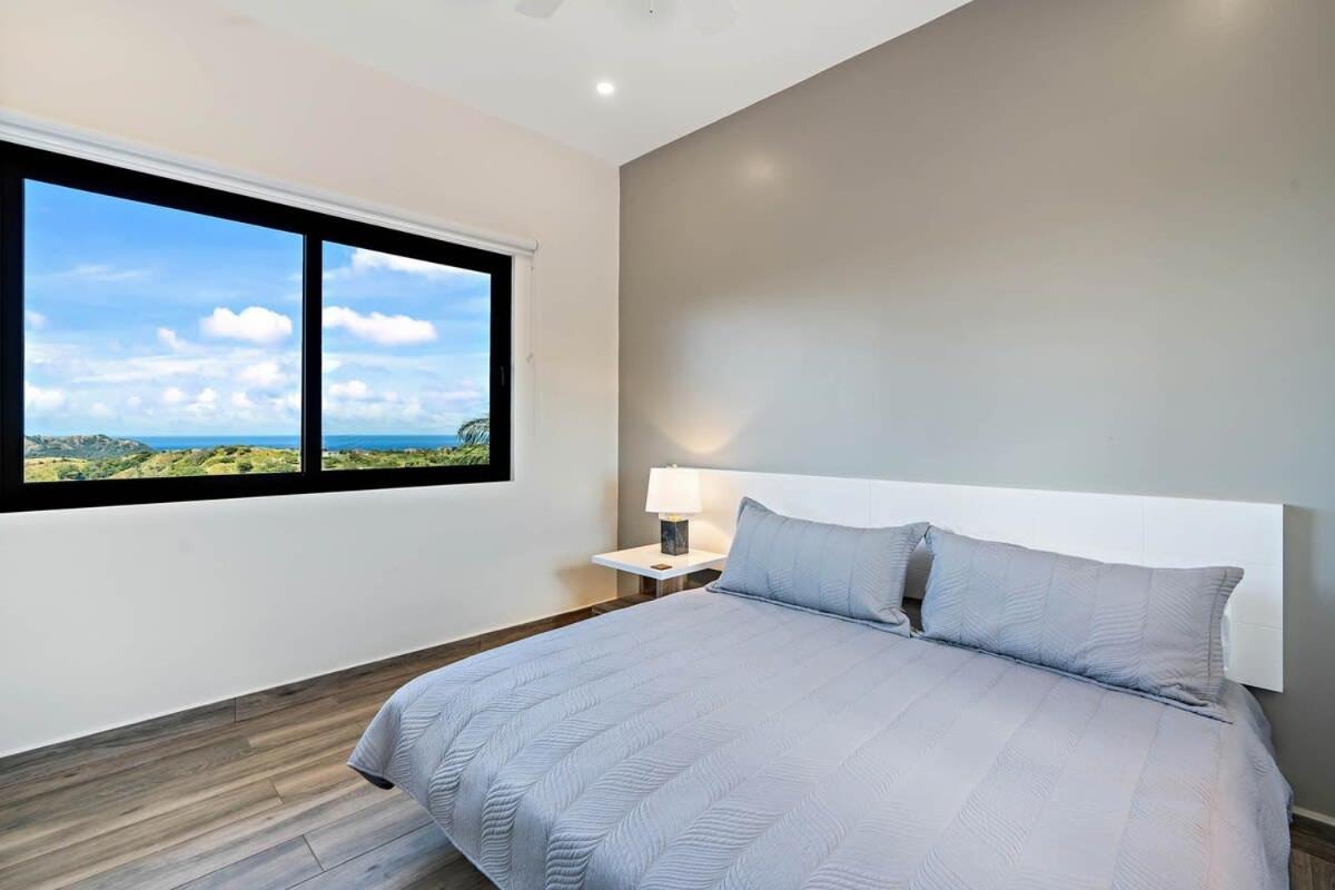 Mountaintop 4-Bedroom with Pool Huge Views