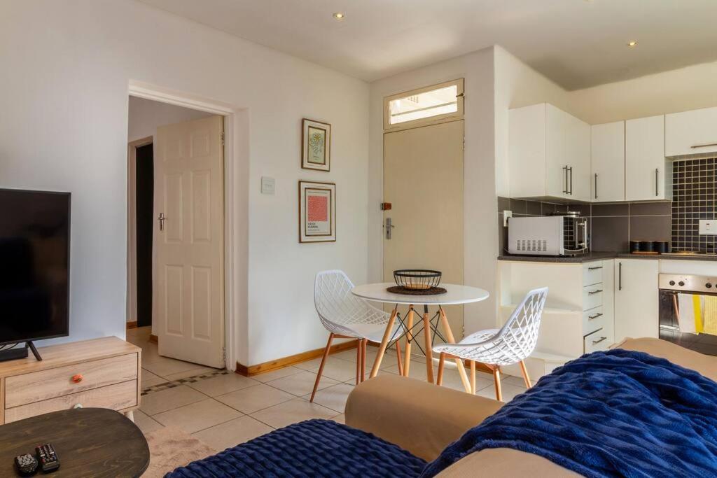 1 Bedroom Apartment in Houghton with Uninterrupted WiFi