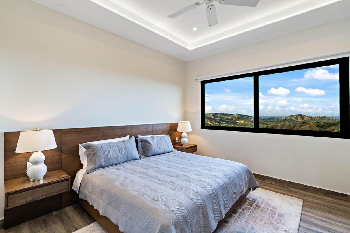 Mountaintop 4-Bedroom with Pool Huge Views