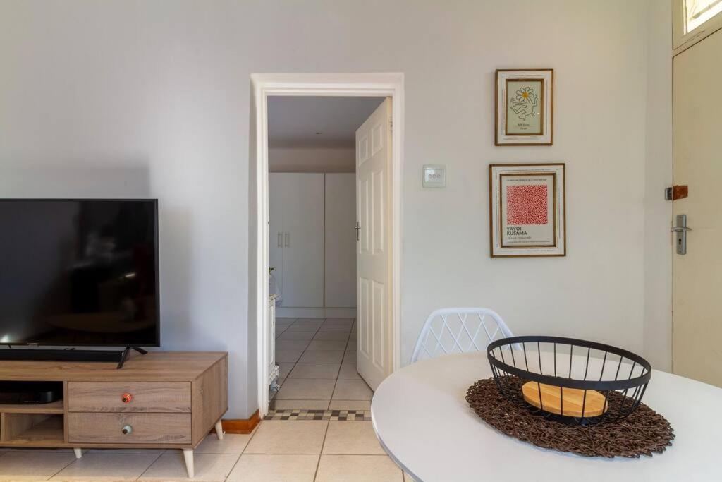 1 Bedroom Apartment in Houghton with Uninterrupted WiFi