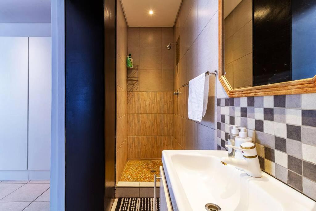 1 Bedroom Apartment in Houghton with Uninterrupted WiFi