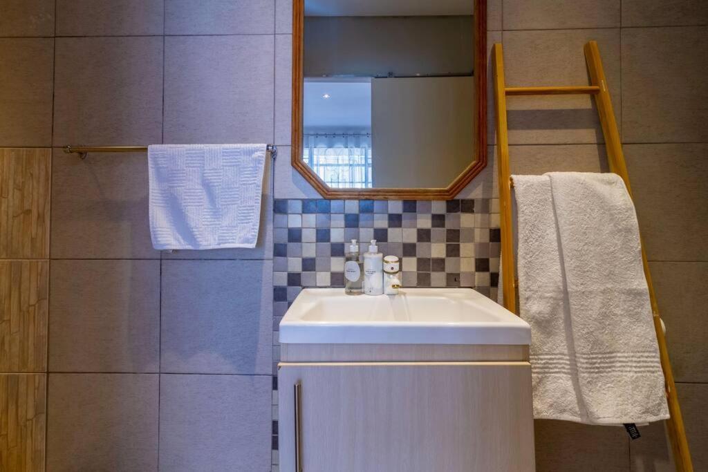 1 Bedroom Apartment in Houghton with Uninterrupted WiFi