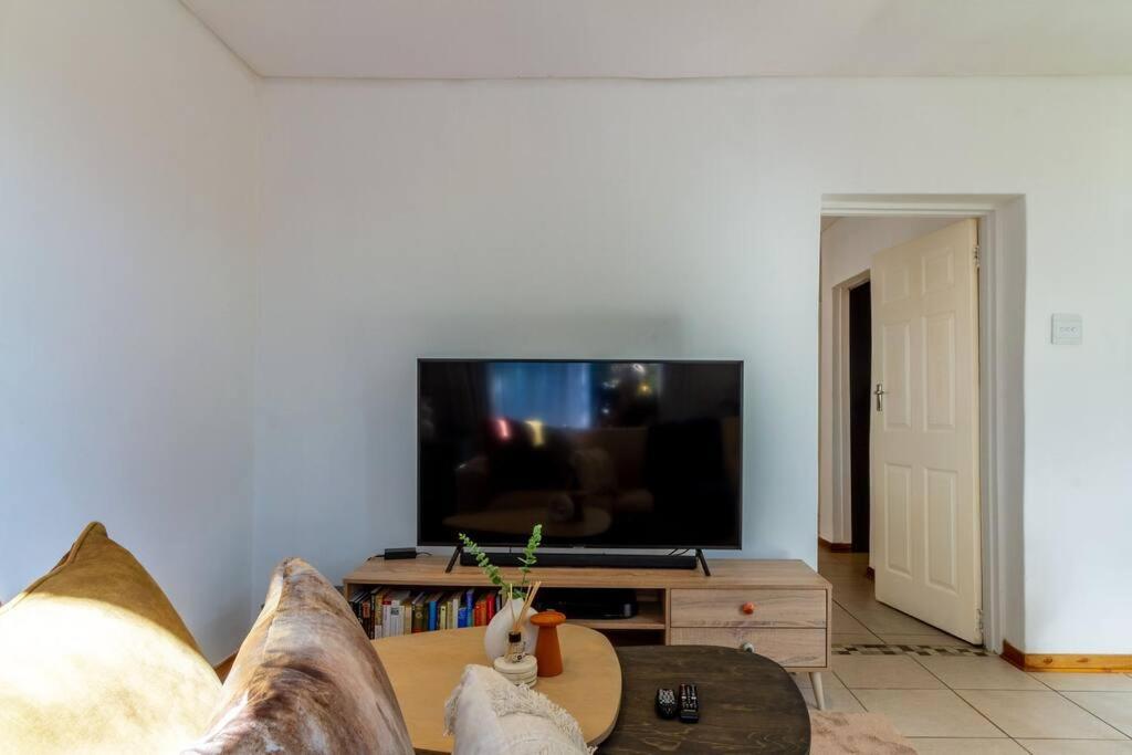 1 Bedroom Apartment in Houghton with Uninterrupted WiFi