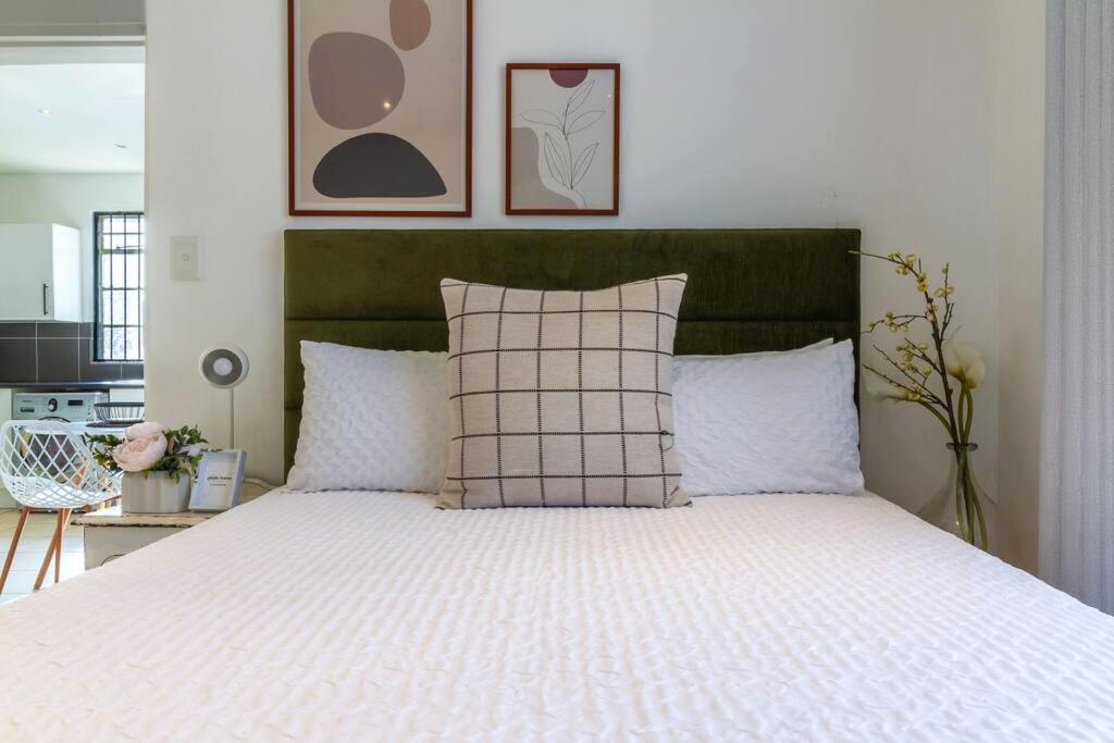 1 Bedroom Apartment in Houghton with Uninterrupted WiFi
