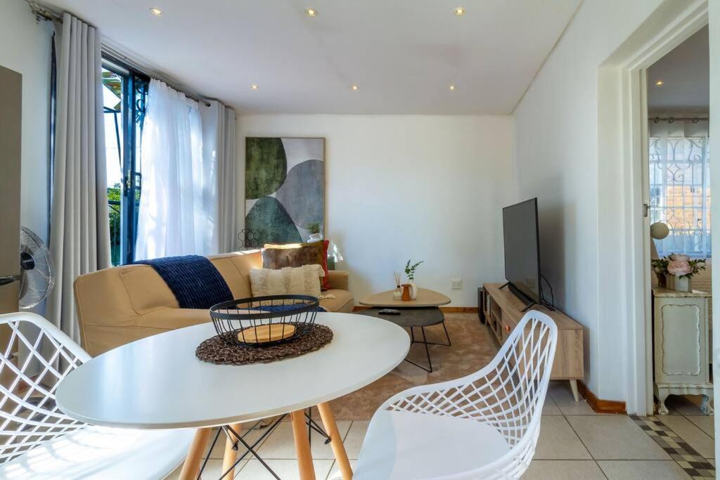 1 Bedroom Apartment in Houghton with Uninterrupted WiFi