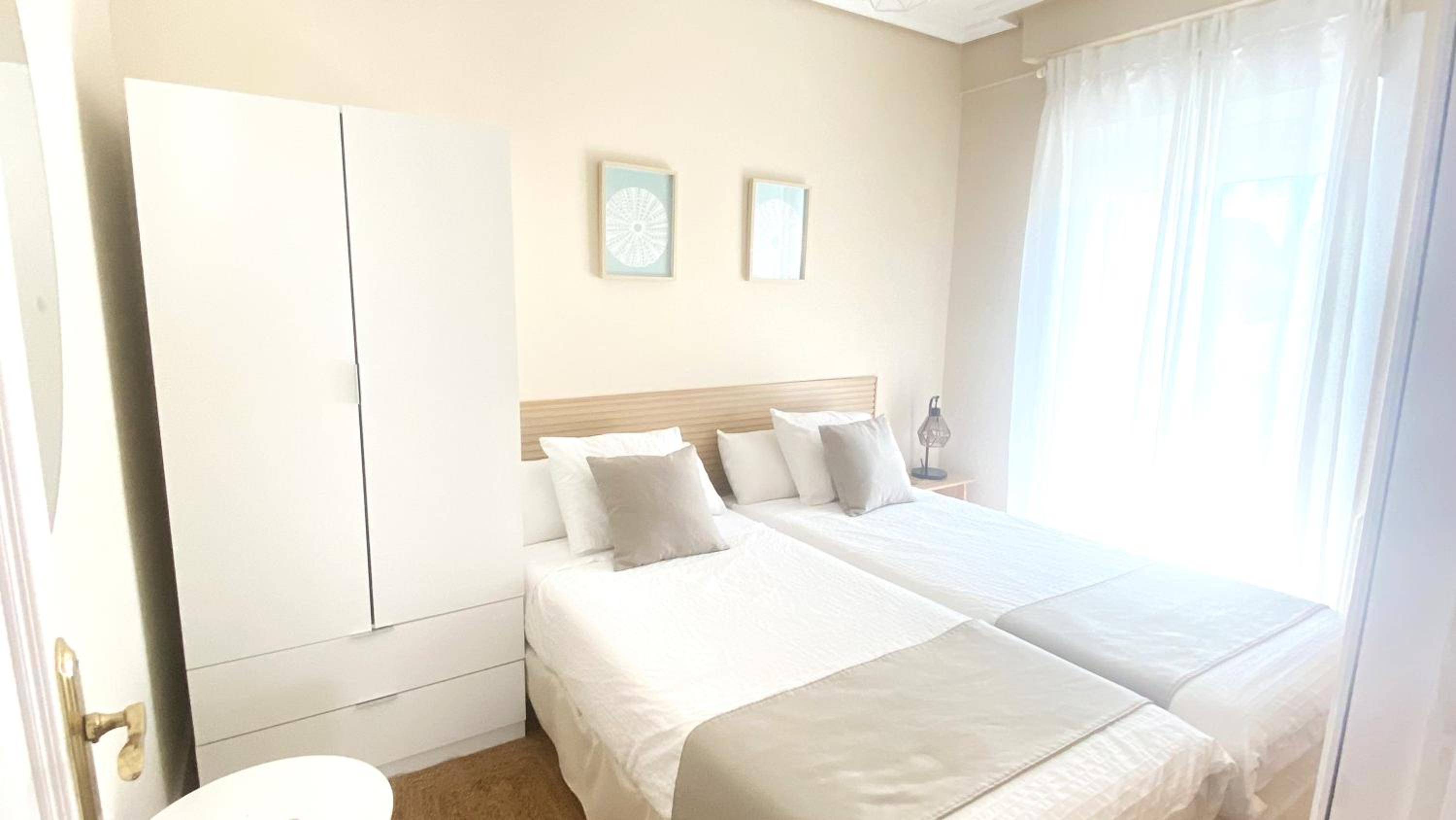 SAMIL PLAYA en Vigo — hotel room