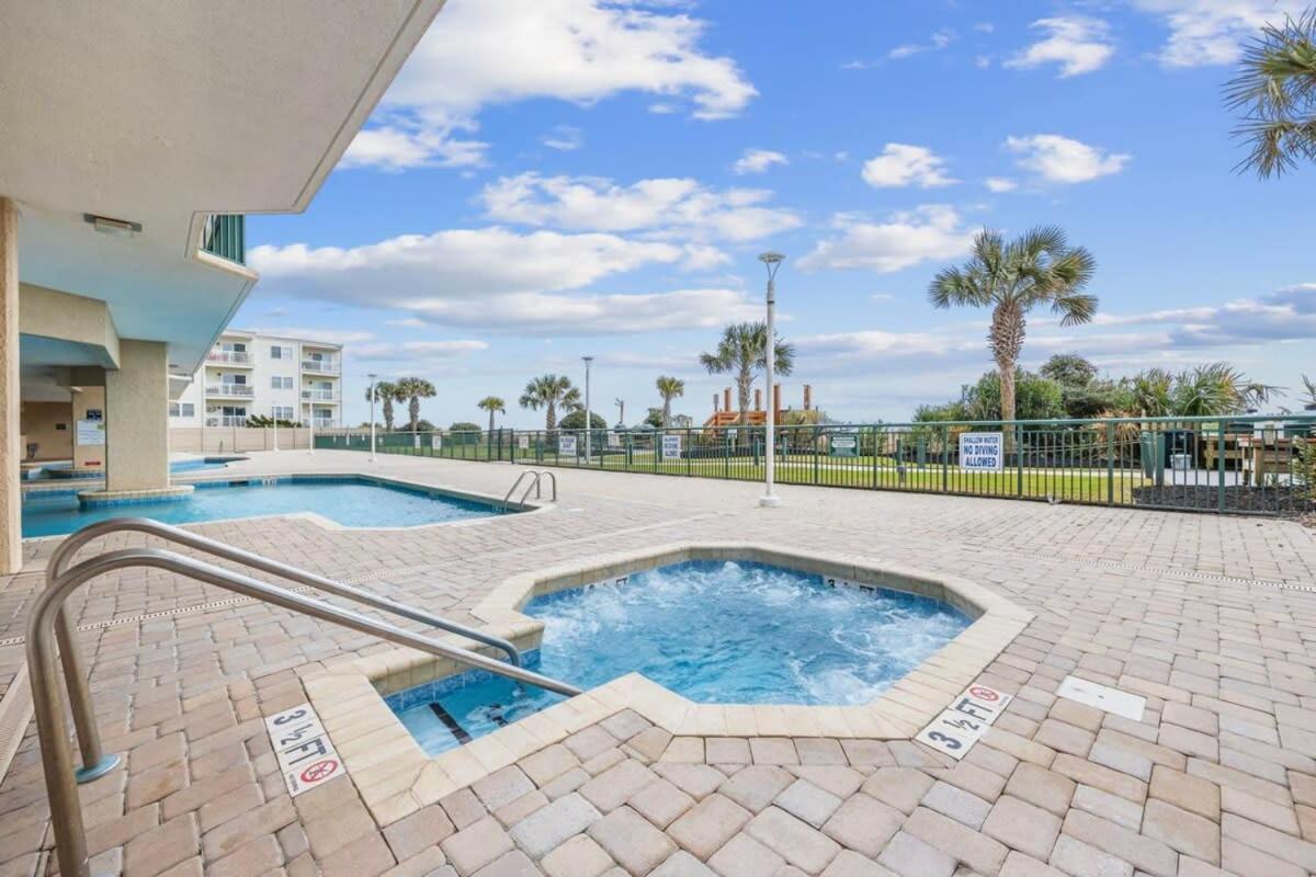 Oceanfront Luxury Top Location w Lazy River Pool Grills view 4