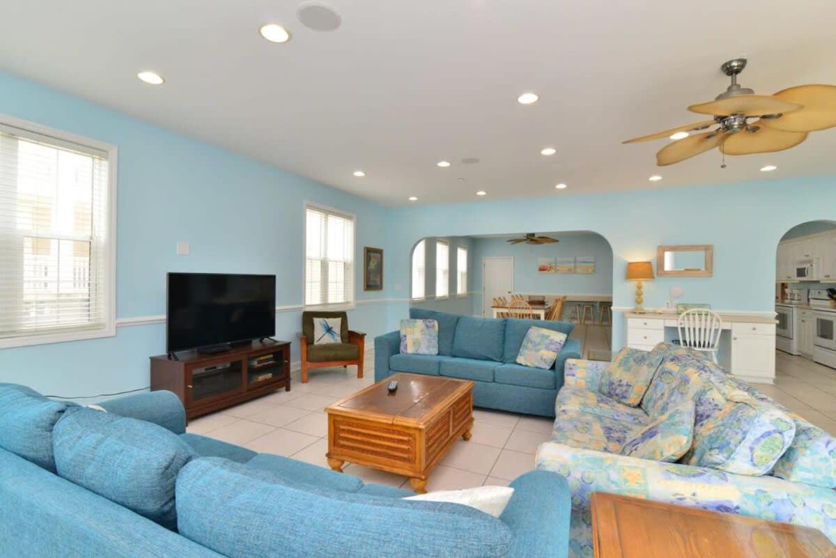 Exclusive Ocean View Beach Castle w Pool Grill Pool Table