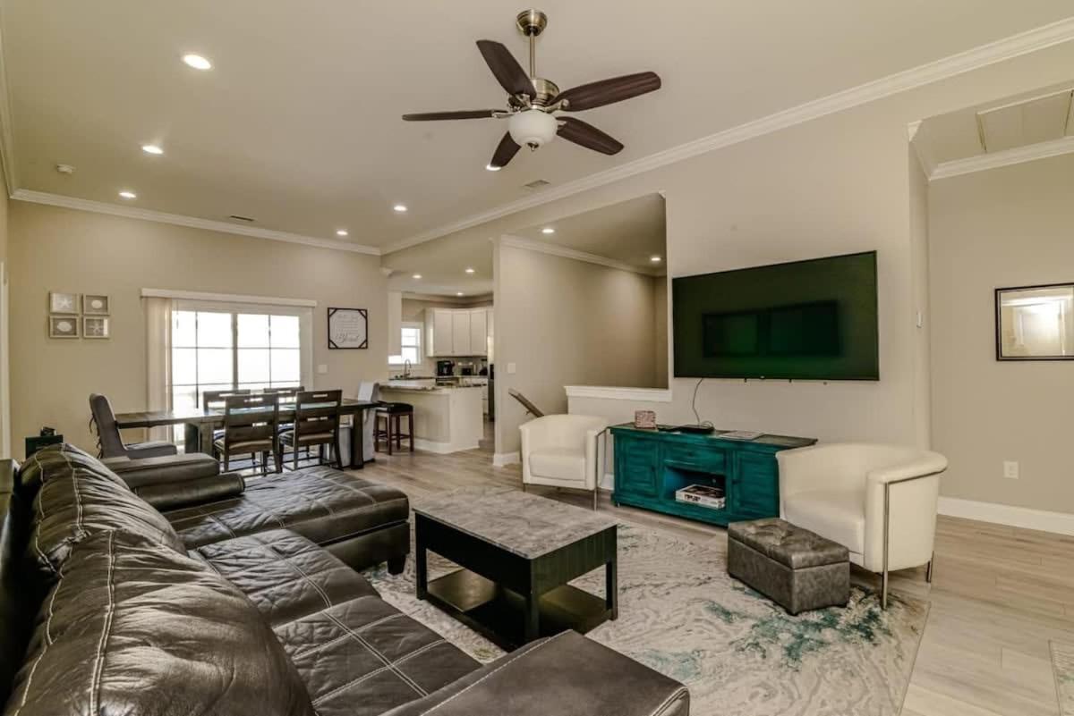 4 BR Stunning House Near Beach and Main St view 4