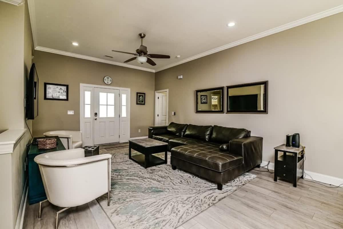 4 BR Stunning House Near Beach and Main St view 5