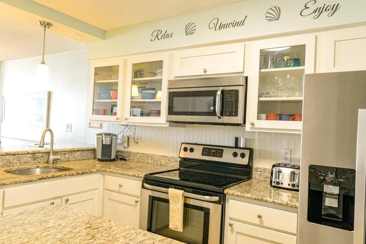 Peak Paradise 3 BR Oceanfront Summit Condo w Pool view 4