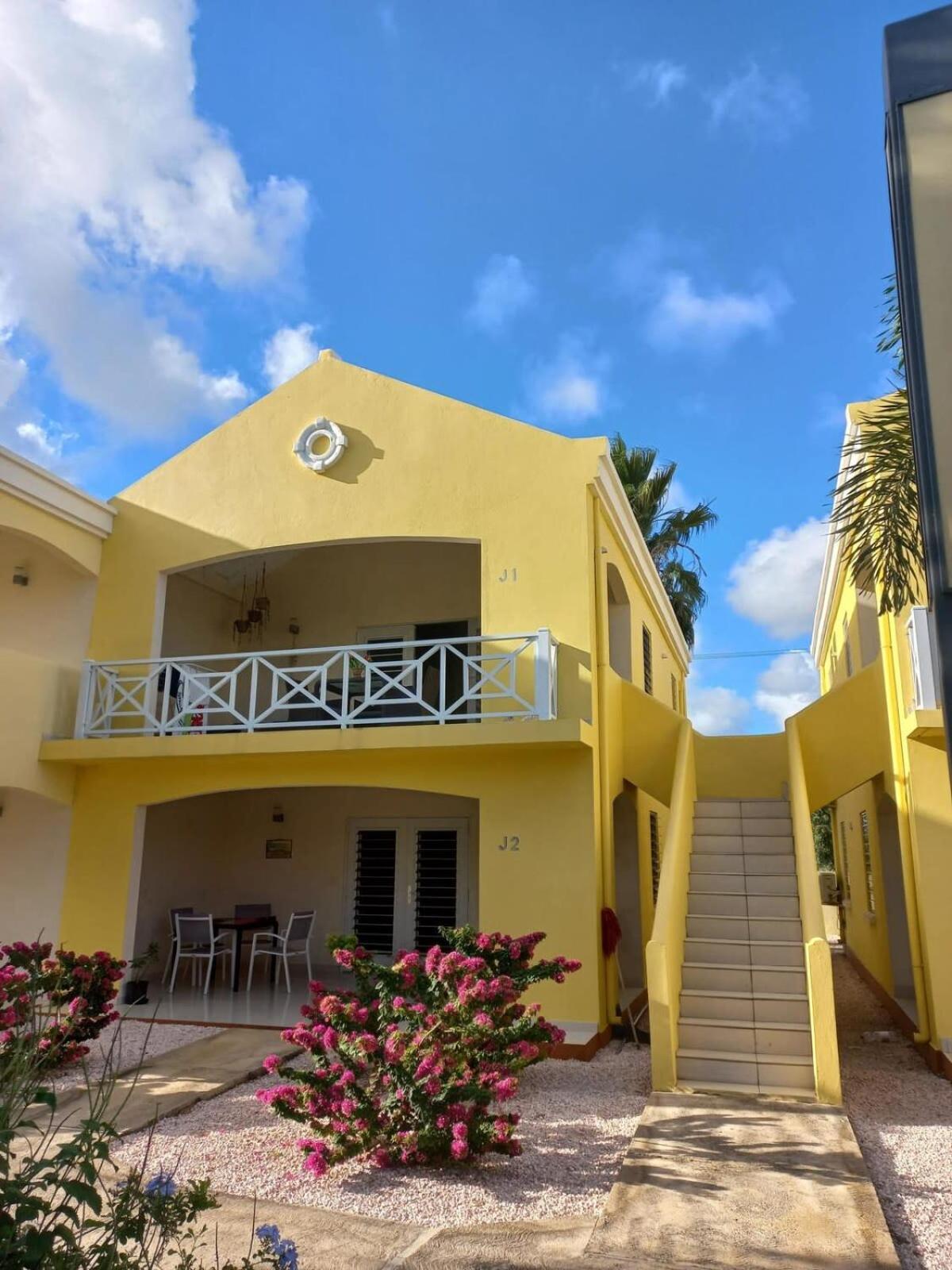 Caracara J1 Relax & Dive Resort Bonaire Village