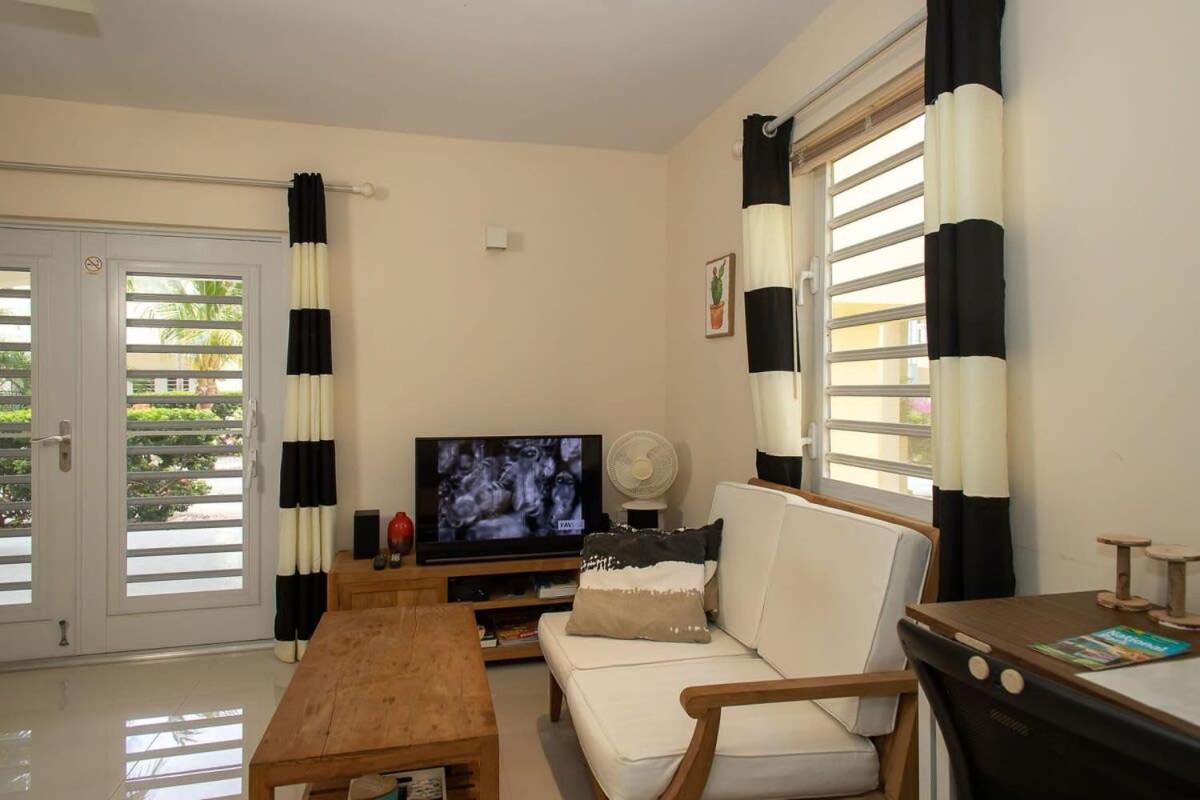 Caracara J4 Relax & Dive Resort Bonaire Village