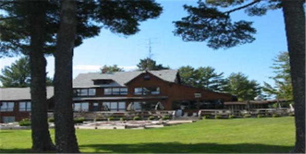 Hiawatha Lodge Inn