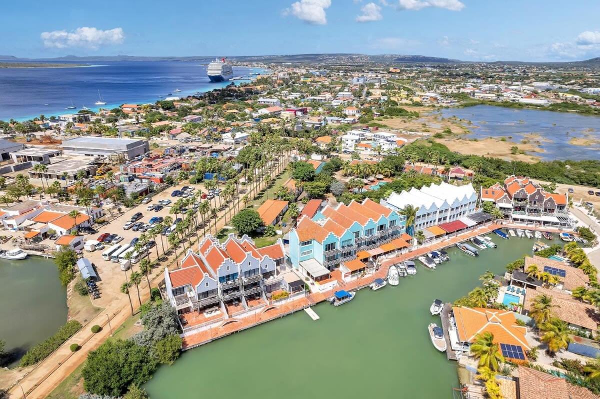 Caribbean Court Studio 321