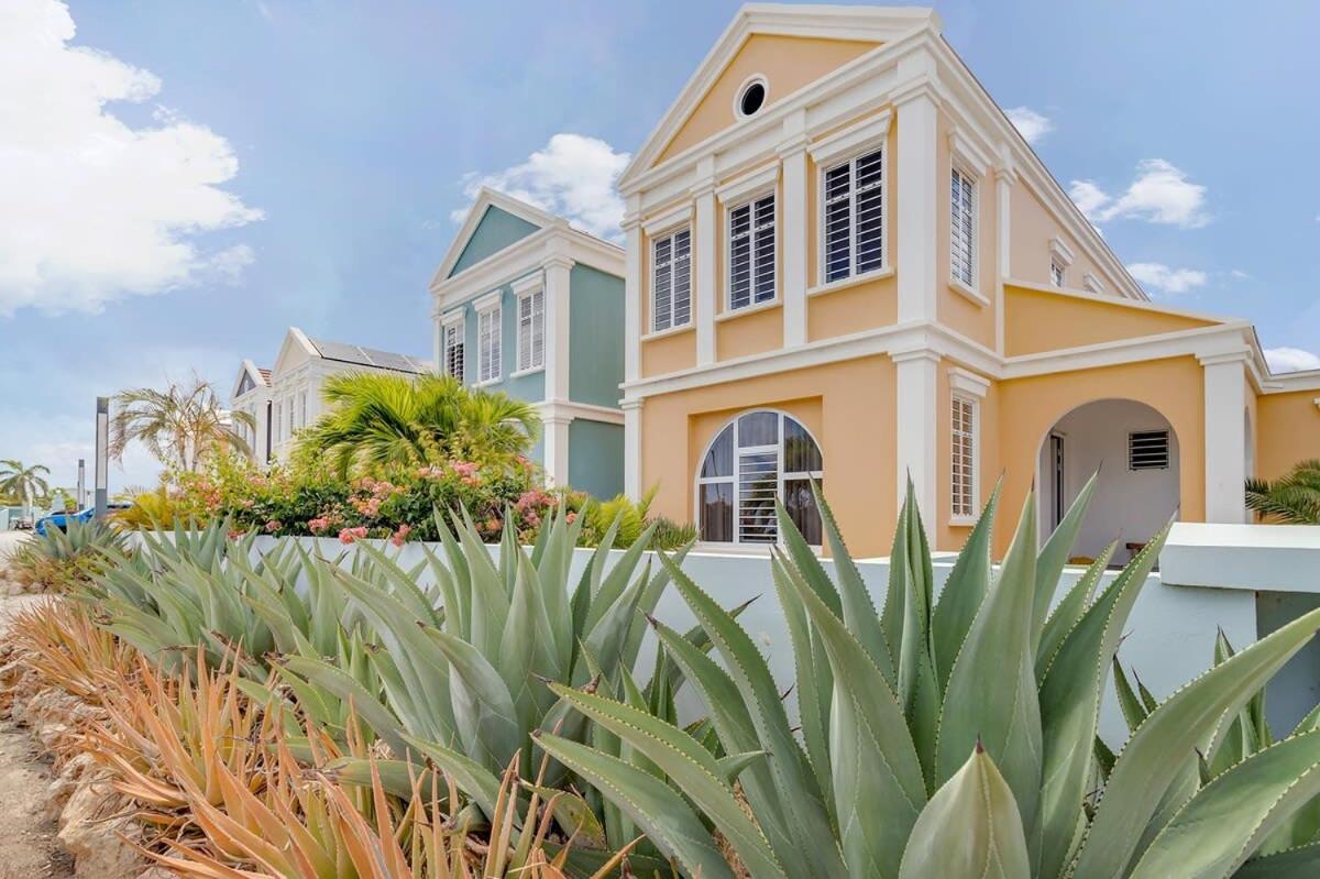 Casa Leeward with Pool on the Laguna Marina