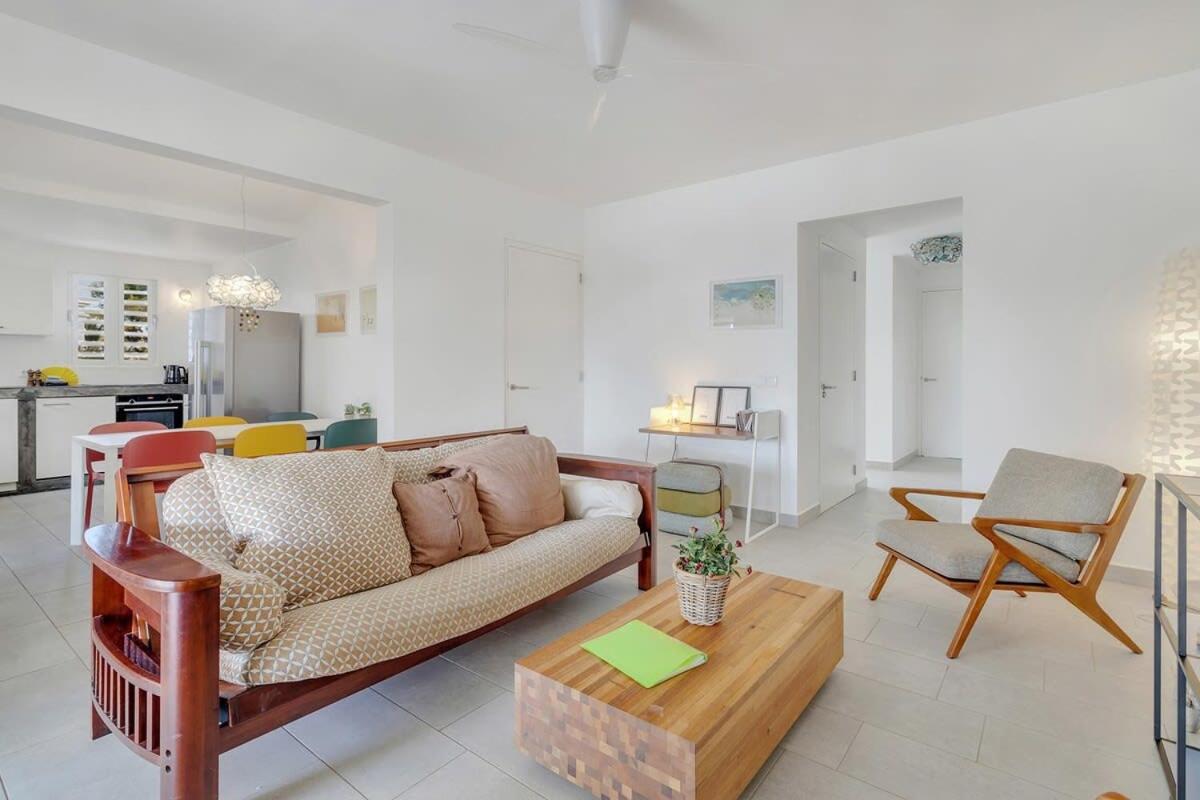 Casa Leeward with Pool on the Laguna Marina