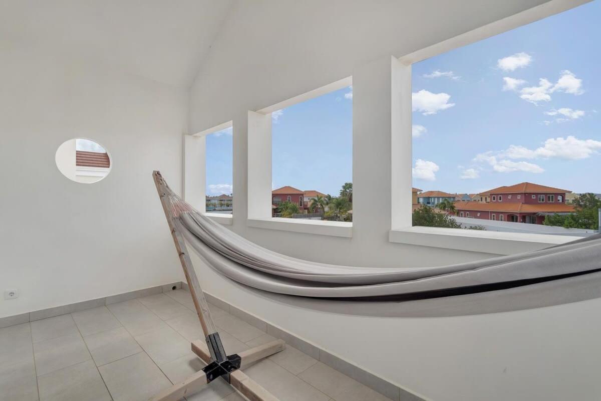 Casa Leeward with Pool on the Laguna Marina