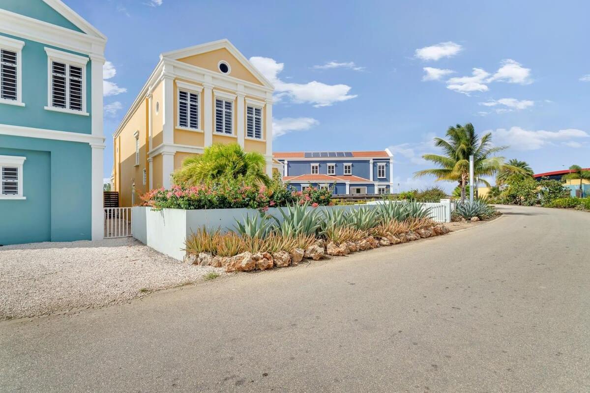 Casa Leeward with Pool on the Laguna Marina
