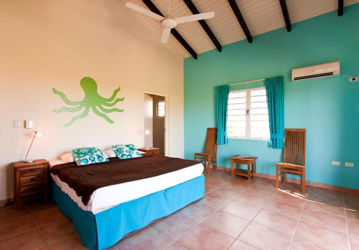 Kas Vis with Private Pool in Upscale Punt Vierkant