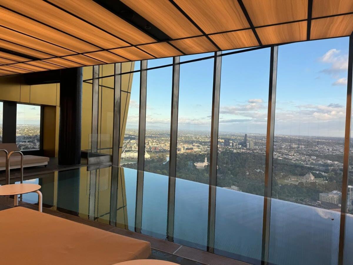 Cosy Haven: Modern 1BR Getaway Pool Gym Sauna