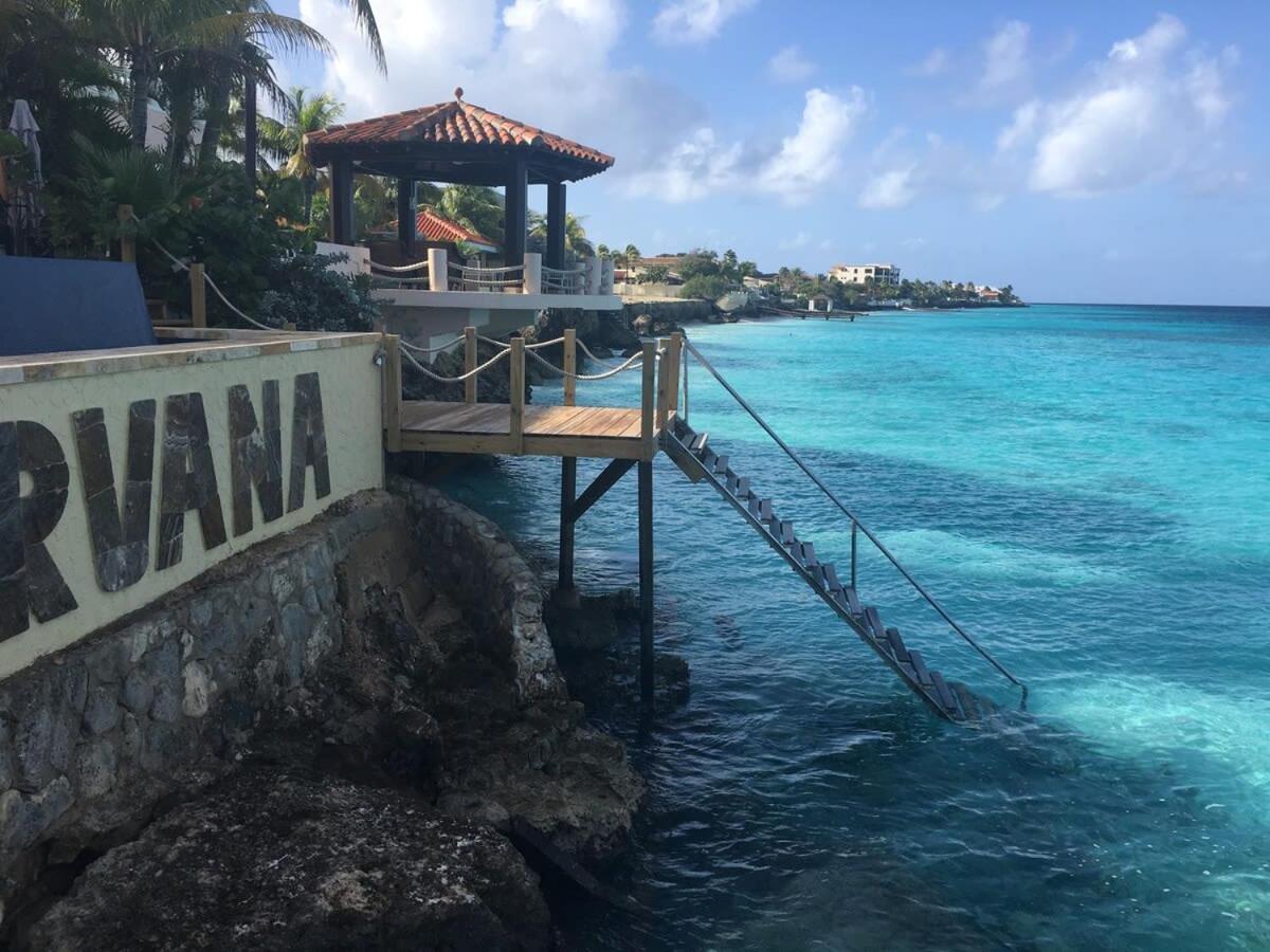 Nirvana Lodge with Private Pool and House Reef