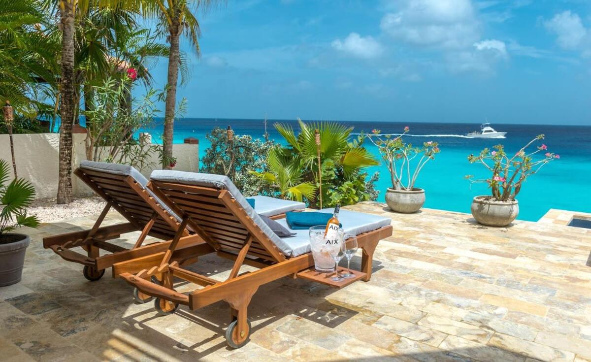 Nirvana Lodge with Private Pool and House Reef