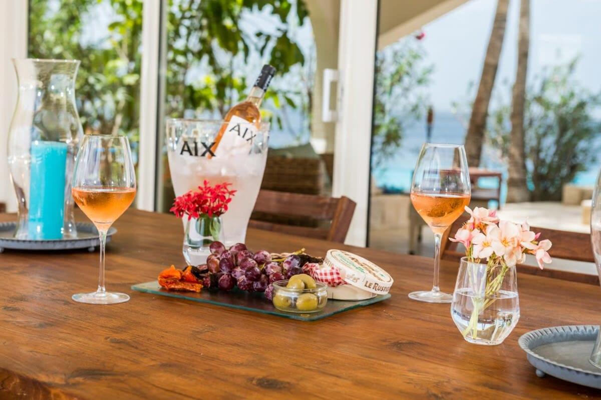 Nirvana Lodge with Private Pool and House Reef