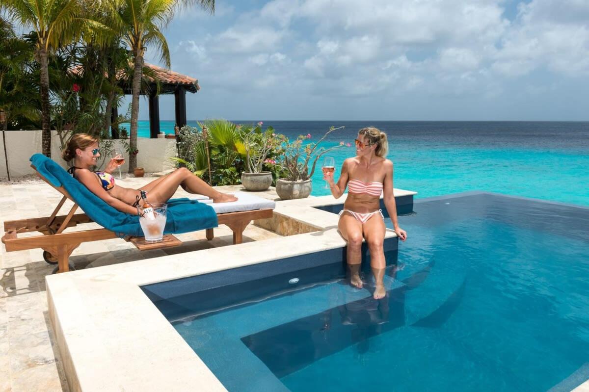 Nirvana Lodge with Private Pool and House Reef