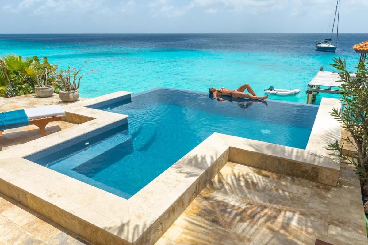 Nirvana Lodge with Private Pool and House Reef