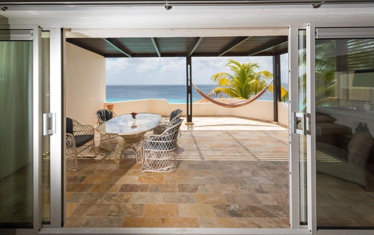 Nirvana Lodge with Private Pool and House Reef