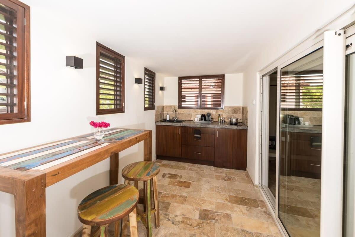 Nirvana Lodge with Private Pool and House Reef